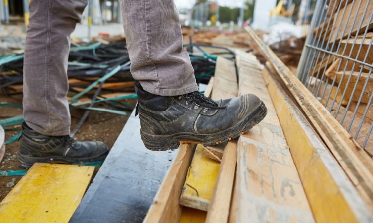 Exploring the Industrial Safety Footwear Market: Trends and Insights (2024-2032)