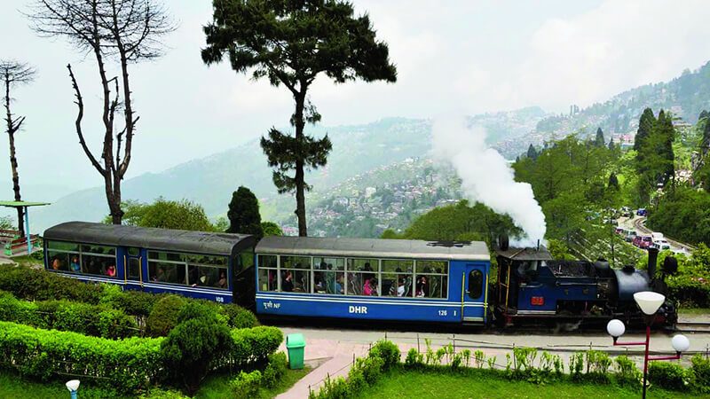 Discover the Himalayas: A Complete Guide to Darjeeling Gangtok Tour Packages