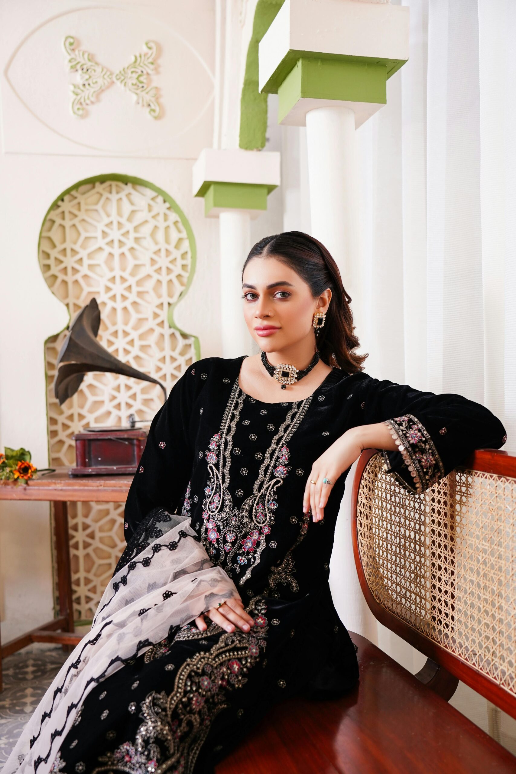 How to Style Maria B Lawn Dresses for Effortless Elegance